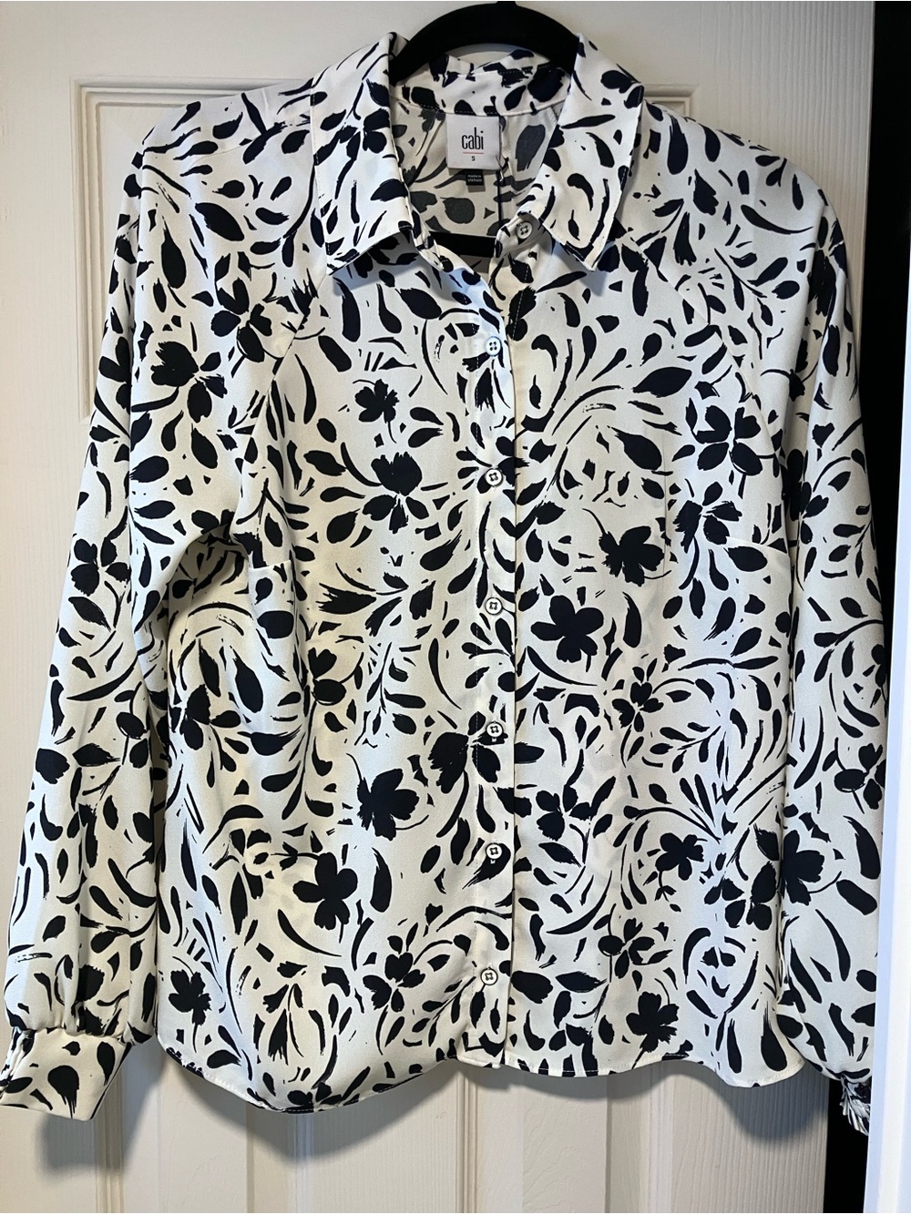 Cabi Qunitessential White Button-Up Shirt with Black Floral Print